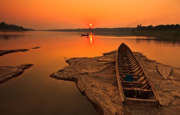 Silhouetten weergave in mekong rivier — Stockfoto