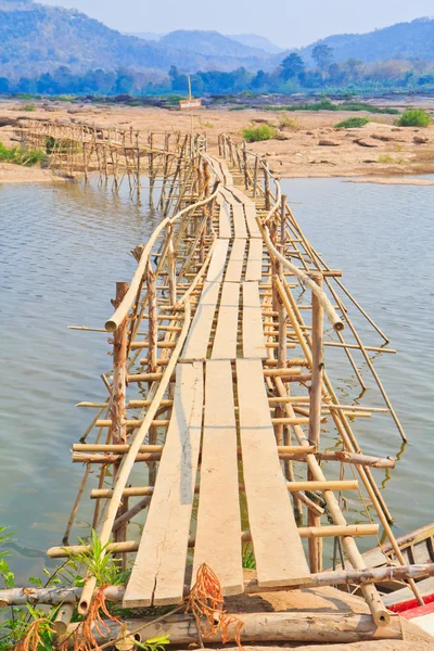 Bamboo bridge across the river — Stock Photo, Image