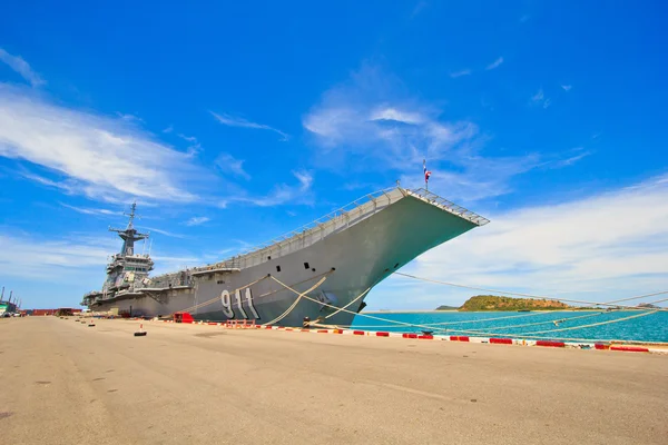 Aircraft carrier and battleship — Stock Photo, Image