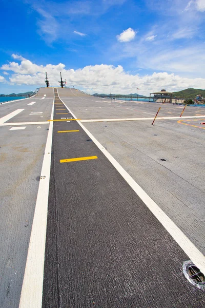 Runway at takeoff on battleship — Stock Photo, Image