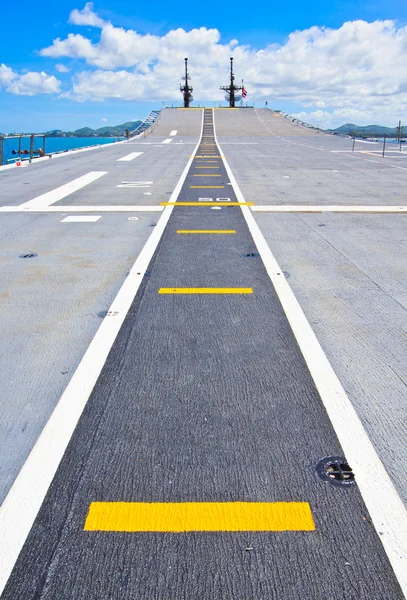 Pista de decolagem no navio de guerra — Fotografia de Stock