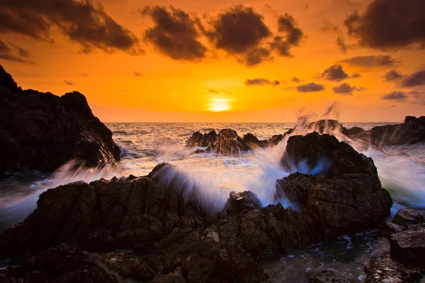 夕日の海の波 — ストック写真