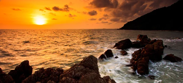 Zonsondergang zee golven — Stockfoto