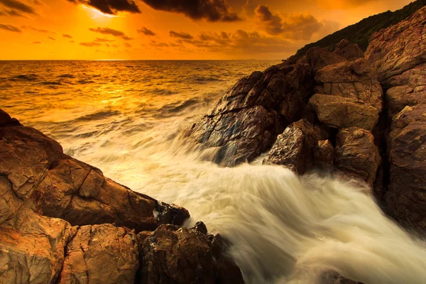 Olas marinas al atardecer —  Fotos de Stock