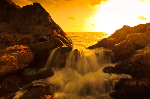 Zonsondergang zee golven — Stockfoto