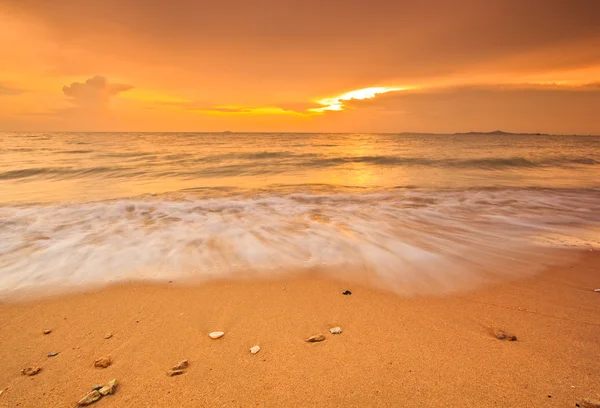 Onde sulla spiaggia — Foto Stock