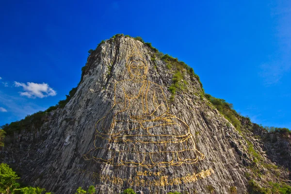 Uçurumdaki oyma Buda resim — Stok fotoğraf