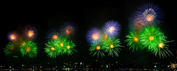 Fuegos artificiales coloridos — Foto de Stock