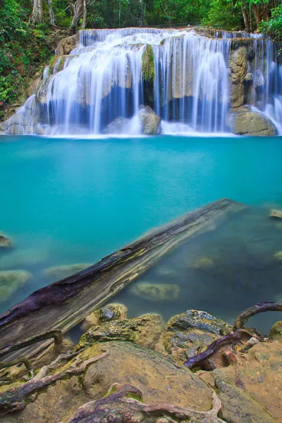 Waterval en blauwe stroom — Stockfoto