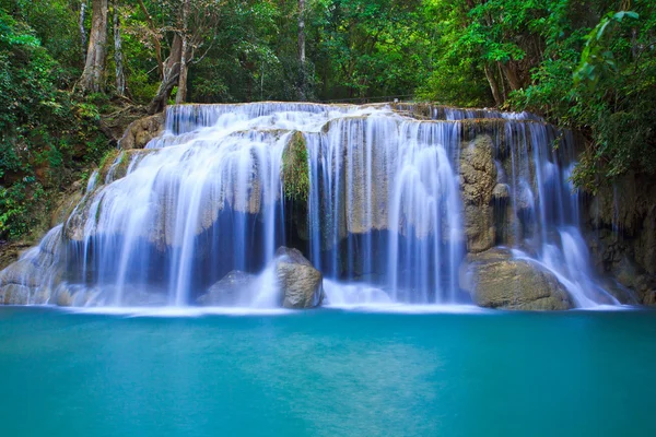 Cascade et ruisseau bleu — Photo