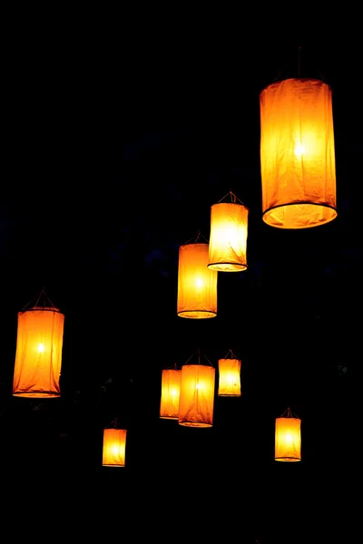 Loating lámpa az égen — Stock Fotó