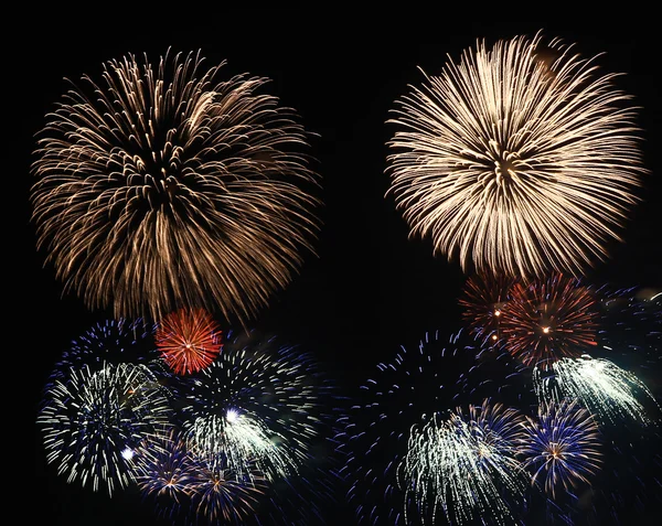 Hermosos fuegos artificiales — Foto de Stock