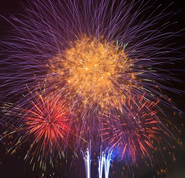 Bellissimi fuochi d'artificio — Foto Stock