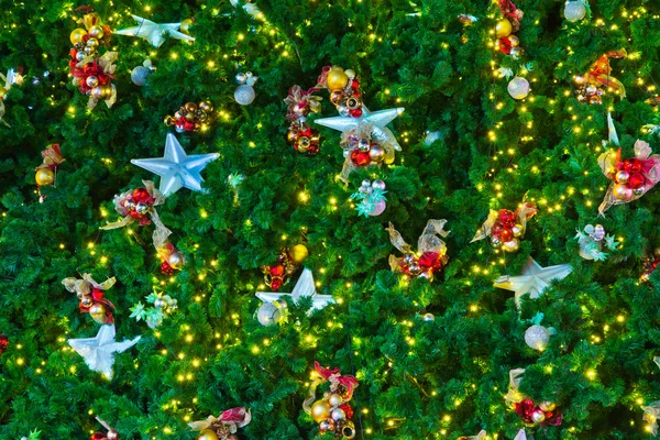 Julgran med ljus — Stockfoto