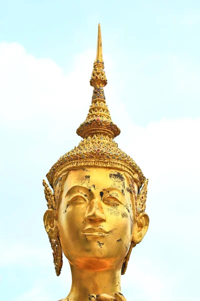 Estátua de ouro de um Kinnara — Fotografia de Stock