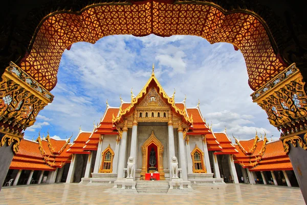 Красивый Тайский храм — стоковое фото