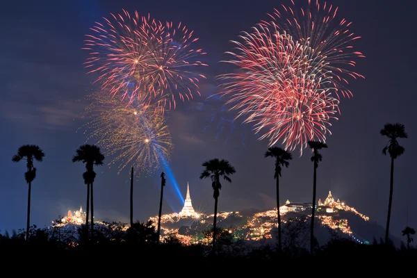 Hermosos fuegos artificiales — Foto de Stock