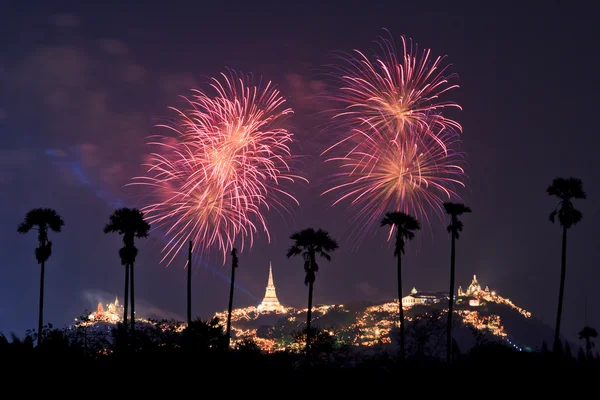 Hermosos fuegos artificiales — Foto de Stock