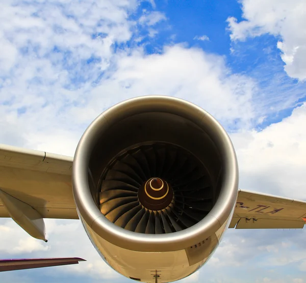 Operando um motor a jato de aeronave — Fotografia de Stock