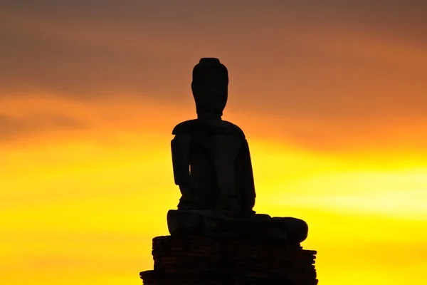 Pôr do sol sobre templo velho — Fotografia de Stock