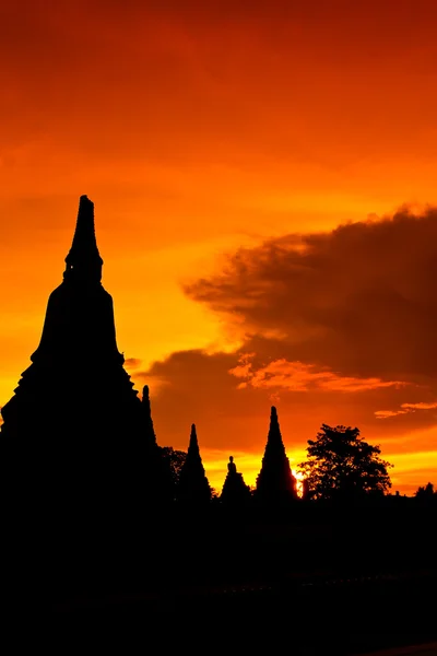 Zonsondergang over oude tempel — Stockfoto