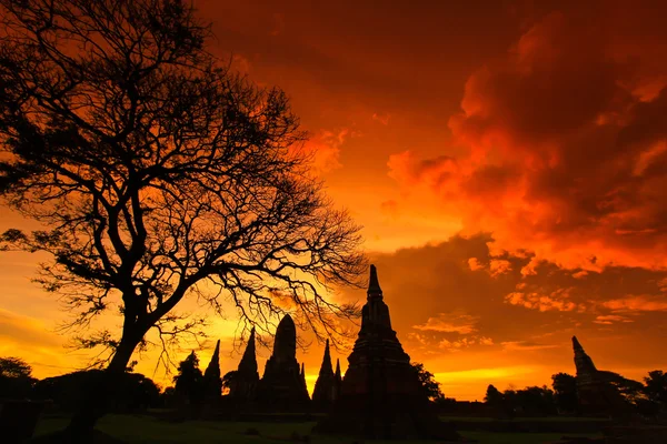 Solnedgång över gamla templet — Stockfoto