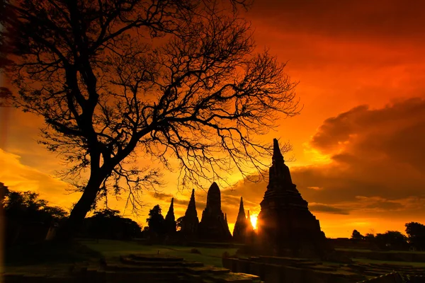 Solnedgång över gamla templet — Stockfoto