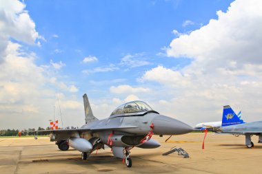 f-16 uçak