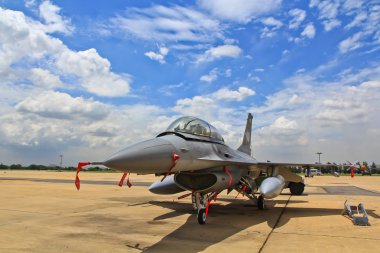 f-16 uçak