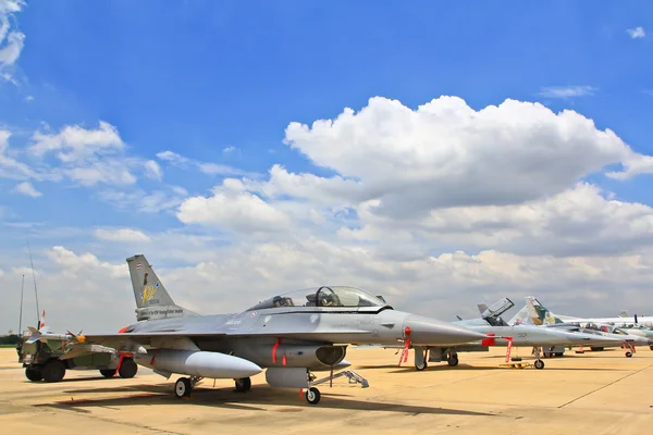 F-16 飞机 — 图库照片