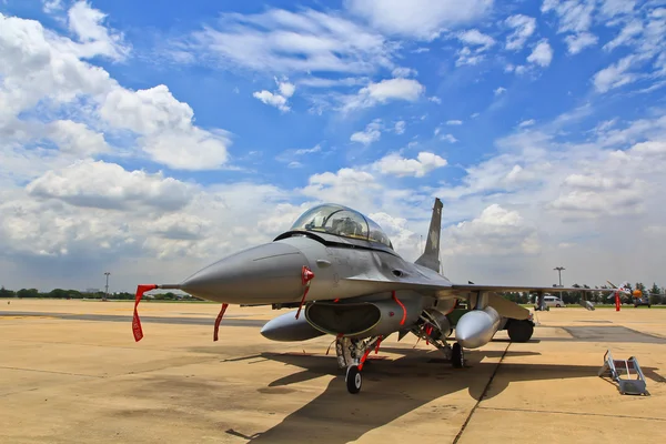 F-16 uçak — Stok fotoğraf