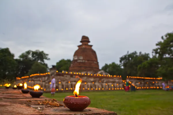 Candle lit Old Thai temple — Stock Photo, Image