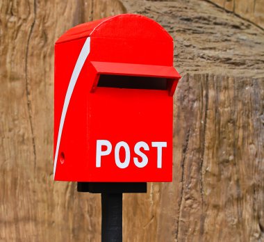 Kırmızı posta kutusu