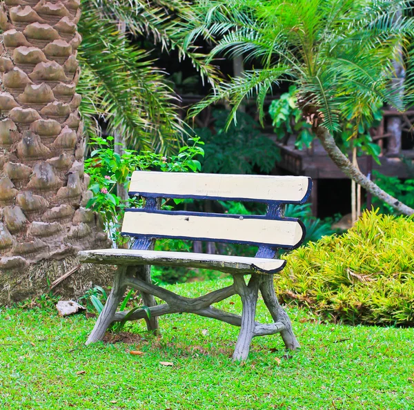 Assento de jardim — Fotografia de Stock