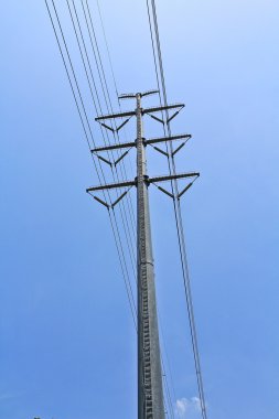 Yüksek voltajlı elektrik direği.