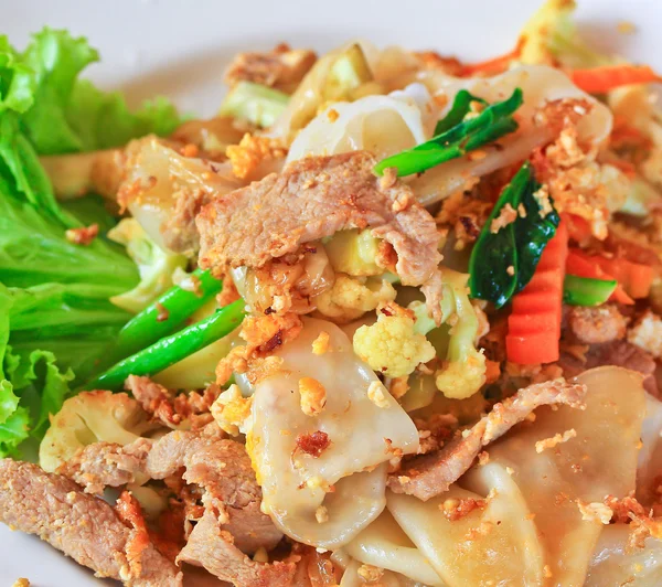 Stir fried noodles with egg, pork, green vetgetables, and sweet — Stock Photo, Image
