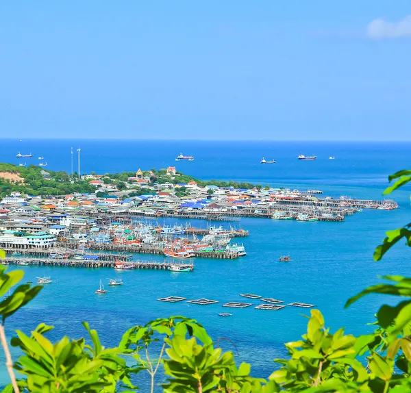 Fisherman pier with village — Stock Photo, Image