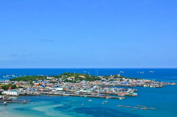 Fisherman pier with village — Stock Photo, Image