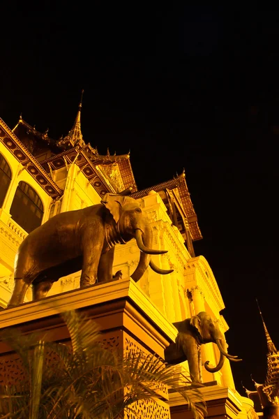 The Chakri Maha Prasat Throne Hall — Stock Photo, Image