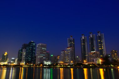 gece vakti şehirde