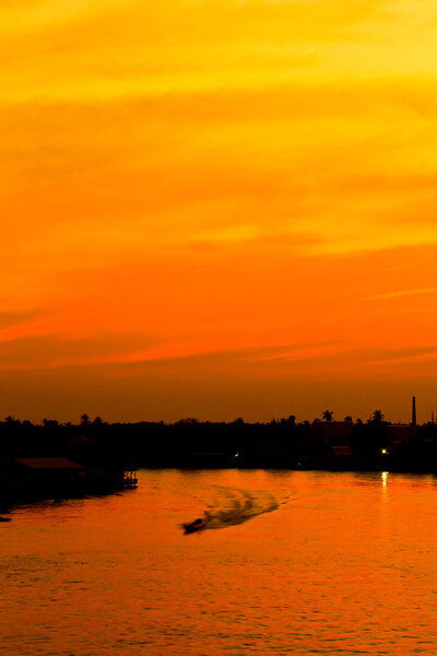 Дом на закате
