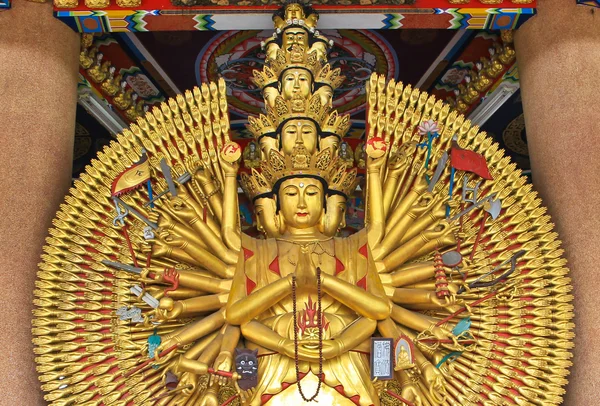 Guan Yin with ten thousand hands — Stock Photo, Image