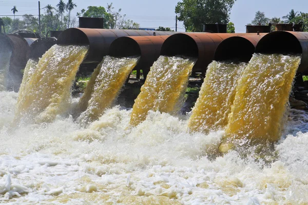 Dam op de rivier — Stockfoto