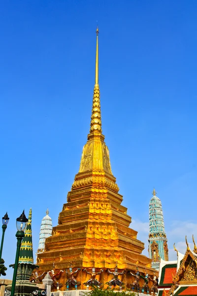 Pagoden i wat phra kaew — Stockfoto