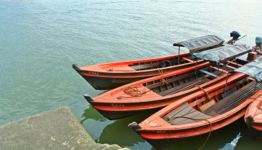 uzun kuyruklu Nehri üzerinde tekne