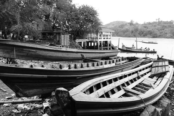 Boot met lange staart — Stockfoto