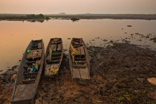 Bateau dans le lac — Photo