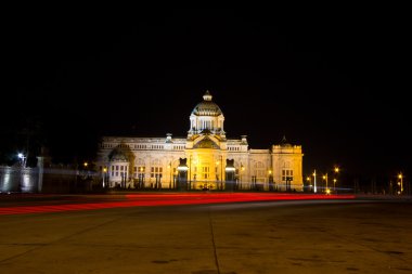 anantasamakhom taht Salonu