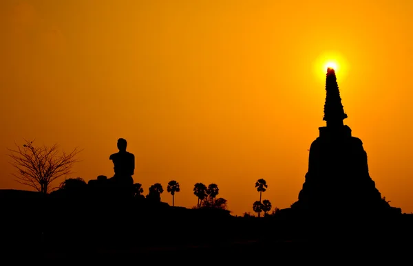 古庙在农村的日落 — 图库照片