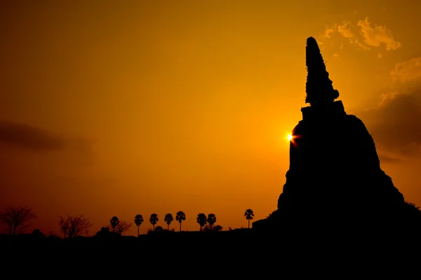 Vecchio Tempio sul tramonto rurale — Foto Stock